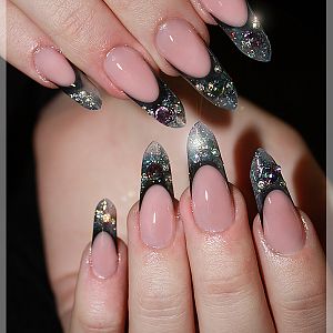 Queen's nails)