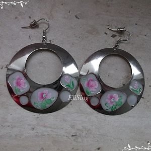 Earrings with flowers