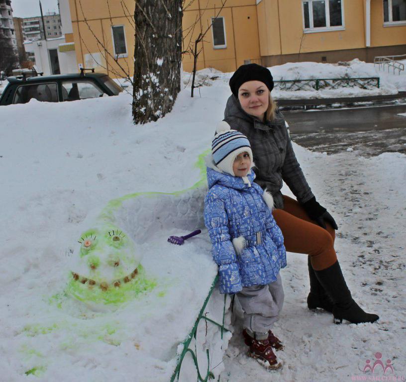 слепили с дочей  зеленого змия