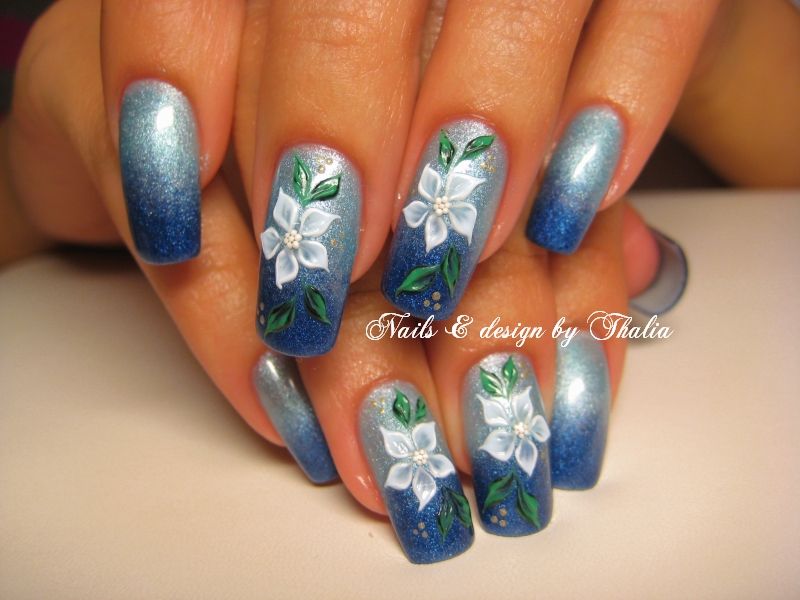 цветки в голубой лагуне
