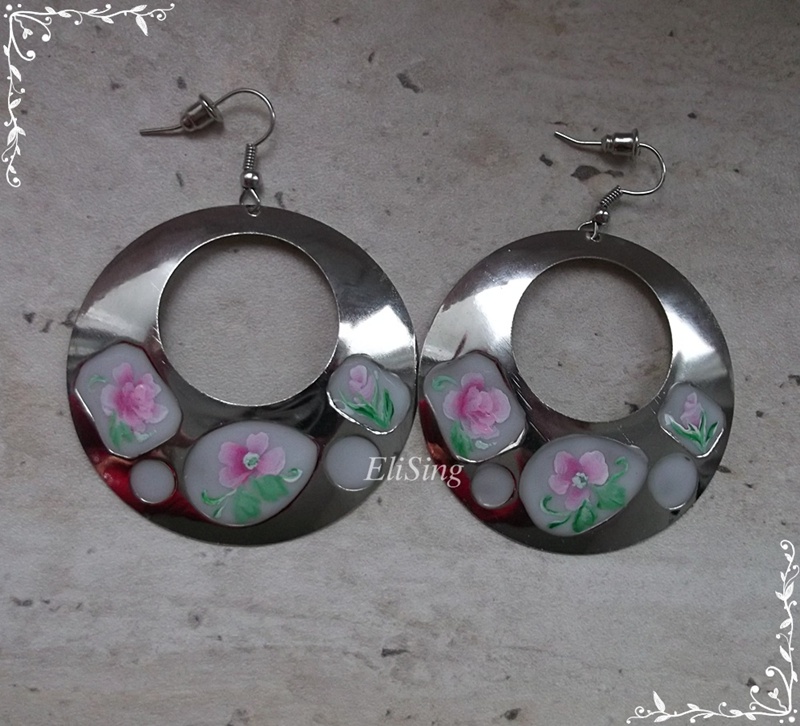 Earrings with flowers